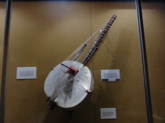 African Harpとも呼ばれる21弦のKORA。