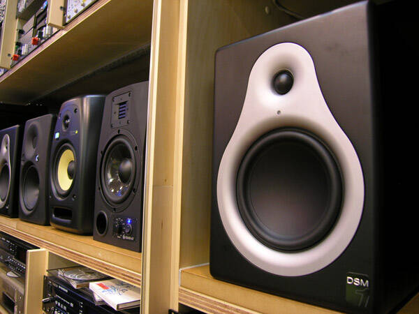 M-AUDIO Studiophile DSM1 リファレンス・モニター 話題のリファレンスモニター『M-Audio Studiophile DSM1/2』登場