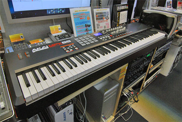 鍵盤弾きのためのAKAIコントロール環境「MPK88」が登場！ | Rock oN