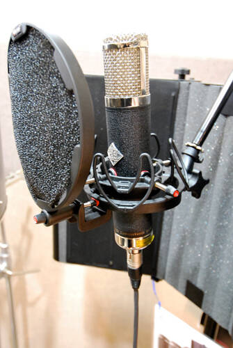 ほぼすべてのマイクに対応するポップフィルター搭載の高機能マイク