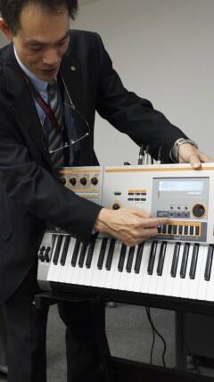 希少 CASIO XW-P1 シンセサイザー 61鍵盤 軽量 ソフトケース 廃盤