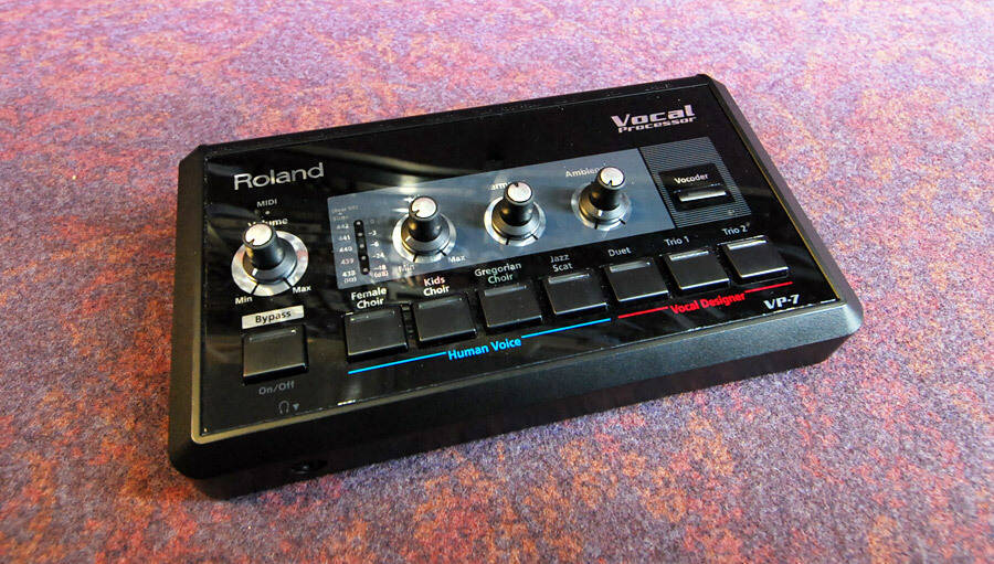 LIVEでのボーカルエフェクトにおすすめ！Roland VP-7入荷しました