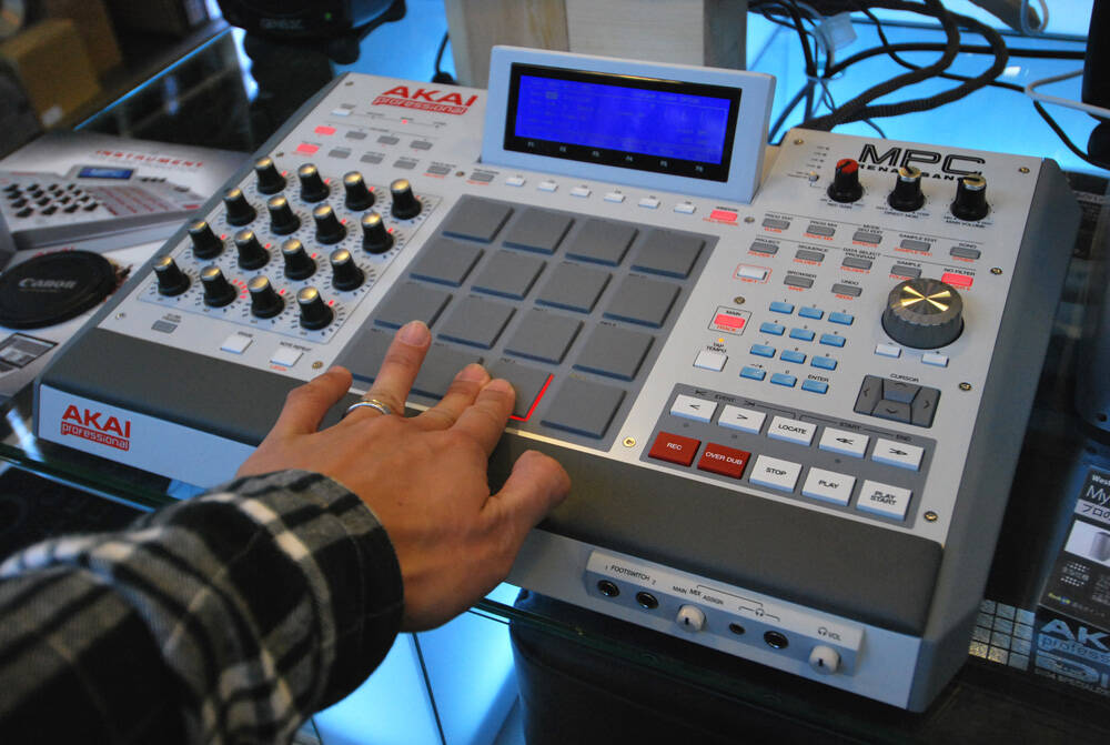 MPCユーザーにこそお勧めしたい！AKAI MPC RENAISSANCEを店頭で