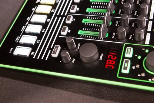 Roland AIRA TR-8