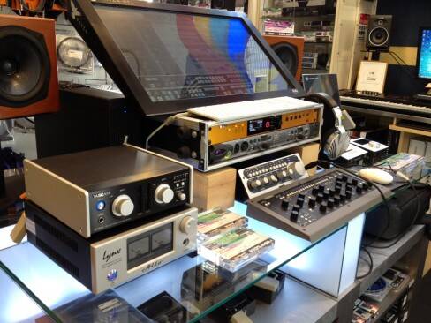 RockoN渋谷店にてTASCAM「CG-1800」を展示しました RockoN渋谷店にてTASCAM「CG-1800」を展示しました
