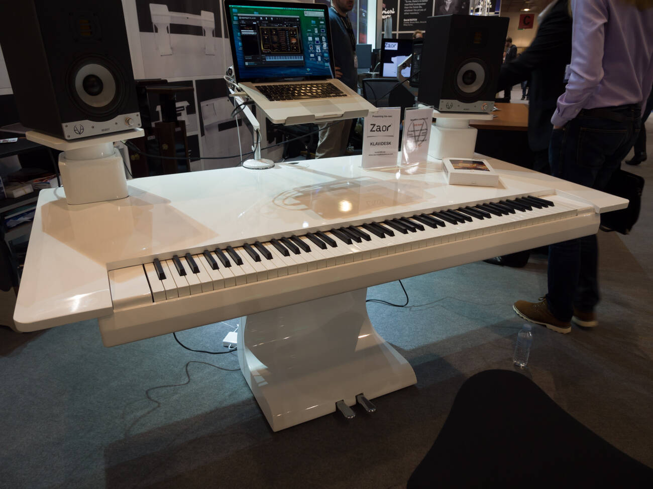Zaor 取り扱い開始！人間工学と美観を極めたプロのためのStudio
