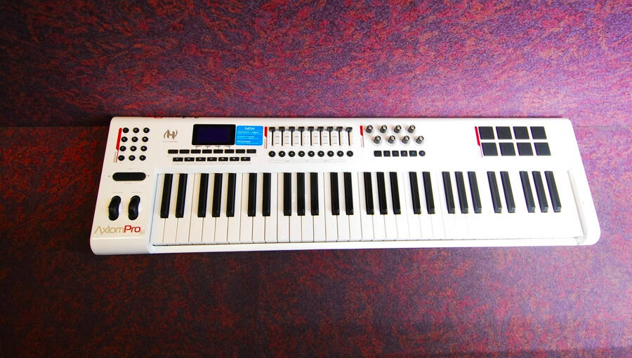 多彩なコントロール機能を搭載したスマートなキーボード！M