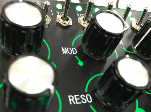 REON driftbox R_Limitedが登場！電圧が描く音作りの神髄 | Rock oN