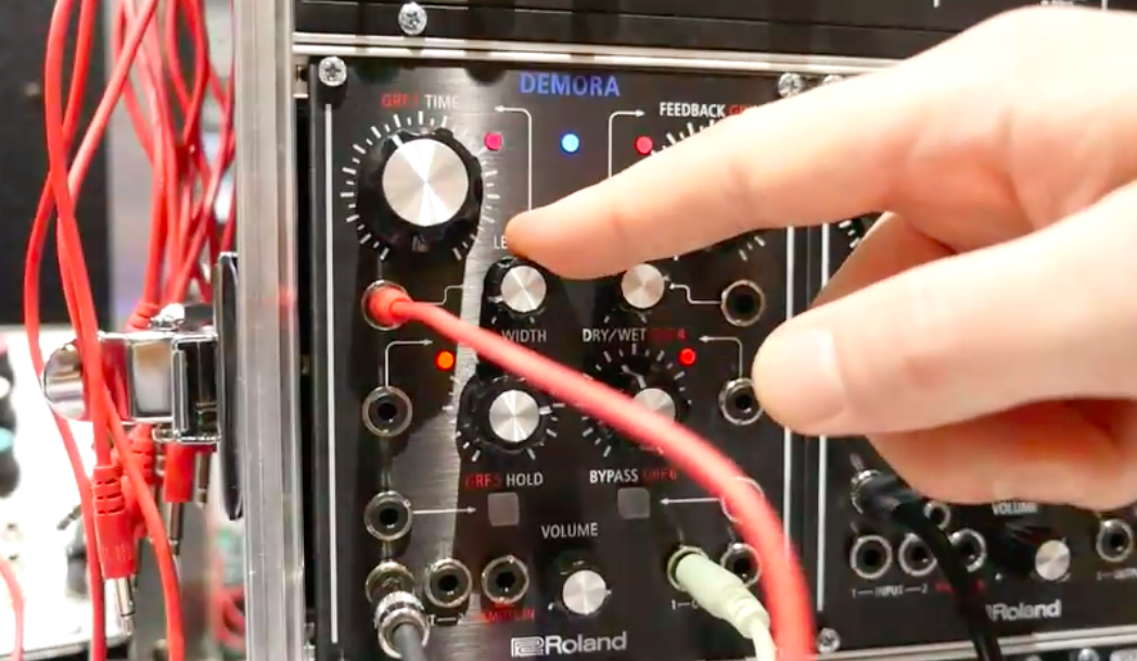 Roland AIRA モジュラーシンセ　DEMORA dtm daw Roland Aira Demora - Digital Delay - Sound Demo - YouTube