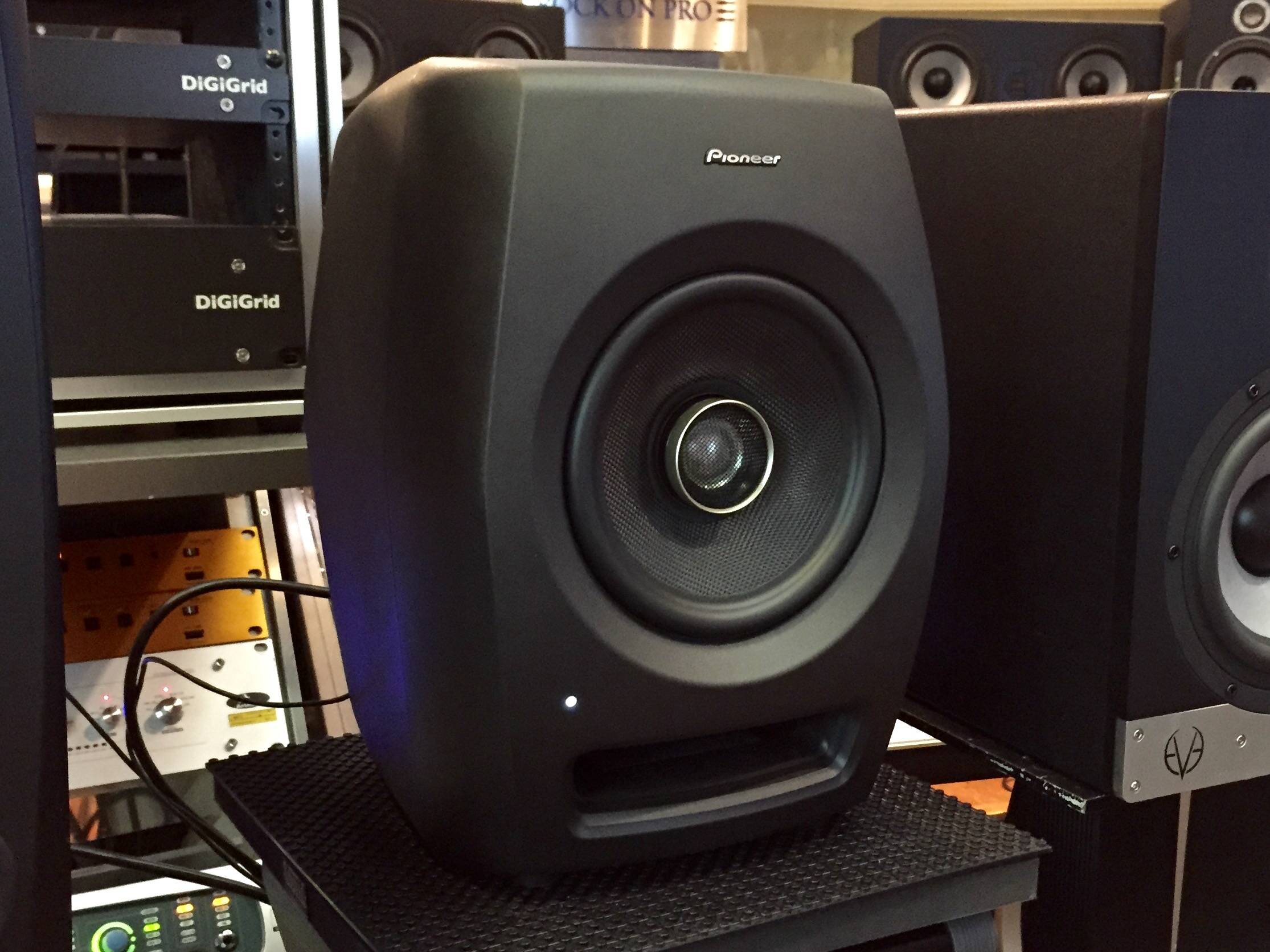 配信機器・PA機器・レコーディング機器 PIONEER DJ RM07 新開発同軸ドライバーを搭載し、原音再生にこだわったPioneer DJ「RM