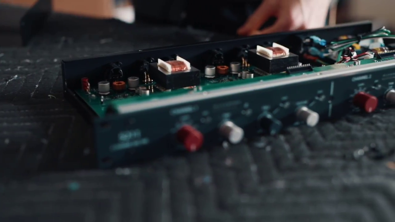1台で「伝統とモダン」いいとこ取りのマイクプリ Rupert Neve