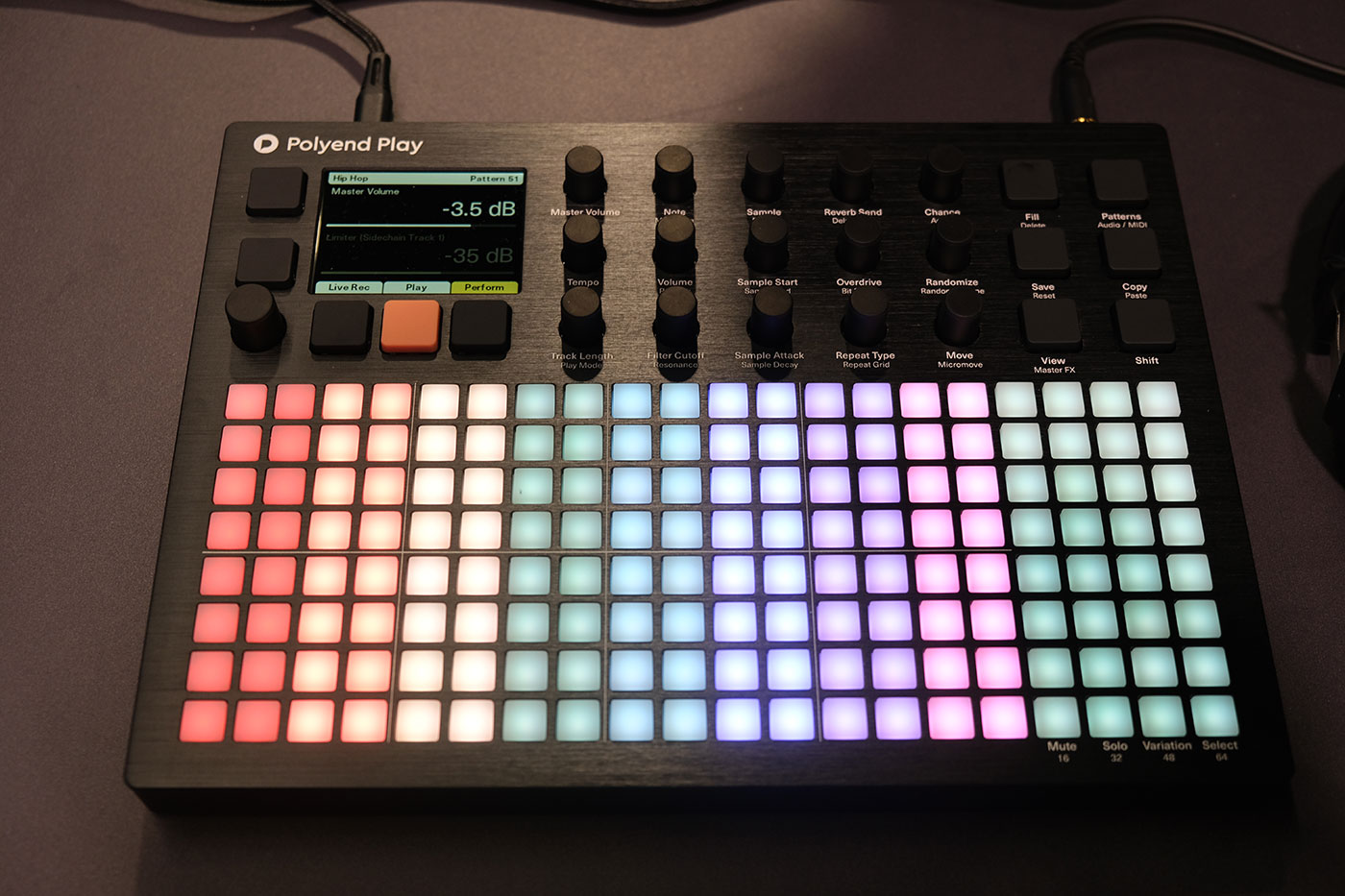Polyend Play サンプラー シーケンサー 送料無料 注意点あり