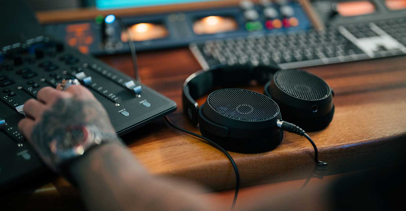 HD_490_Pro_Product_Shot_In_Use_Axis_Audio_29