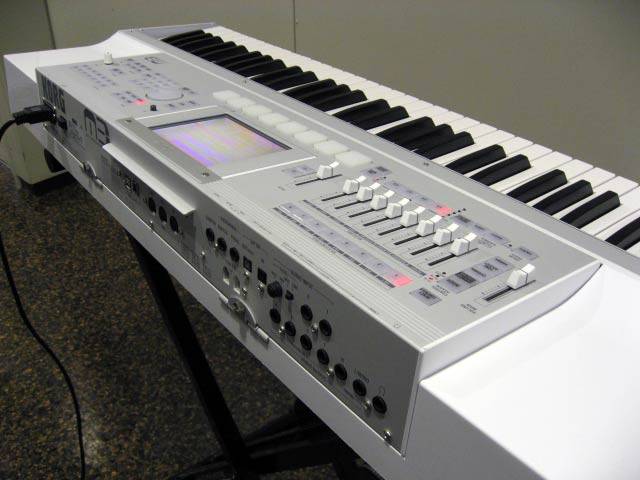 KORG M3-61 動作品 ジョイスティック黄ばみあり KORG M3-61 動作品 ジョイスティック黄ばみあり KORG M3-61 動作